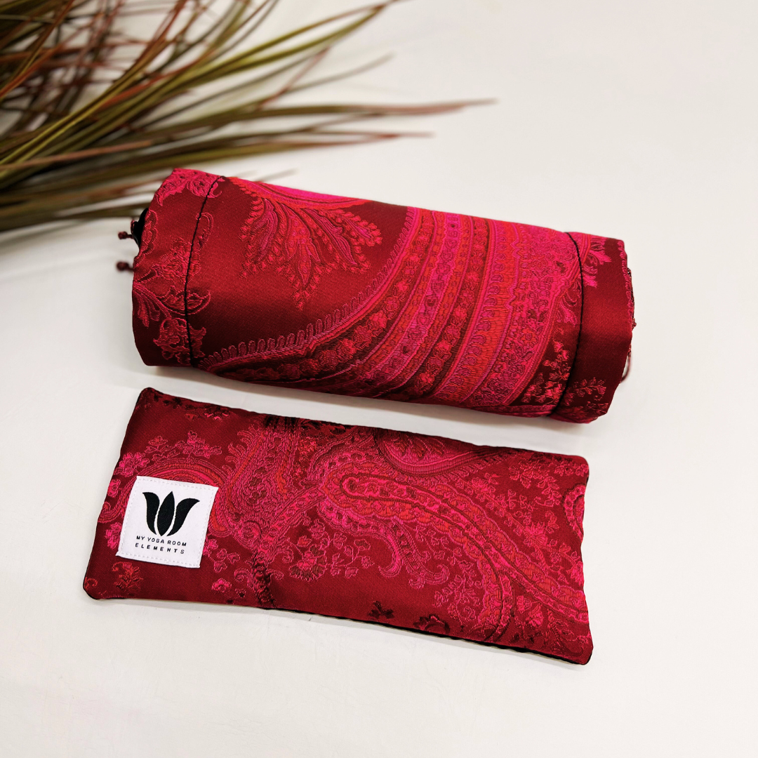 YOGA GIFT SET | Neck Roll & Eye Pillow