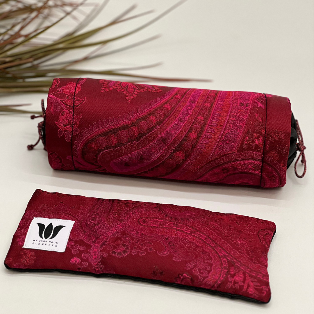 YOGA GIFT SET | Neck Roll & Eye Pillow