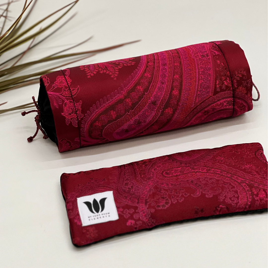 YOGA GIFT SET | Neck Roll & Eye Pillow